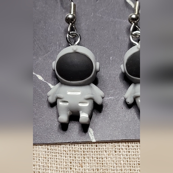 Astronaut Earrings - Picture 4 of 4